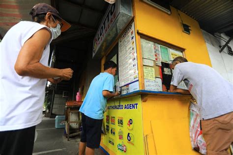 Laguna bettor wins P70M lotto pot .